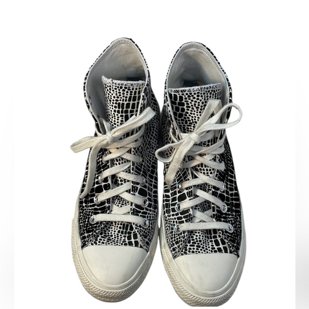 Converse Chuck Taylor All Star Hi-Top Egret Black & White Women’s Size 8 EUC